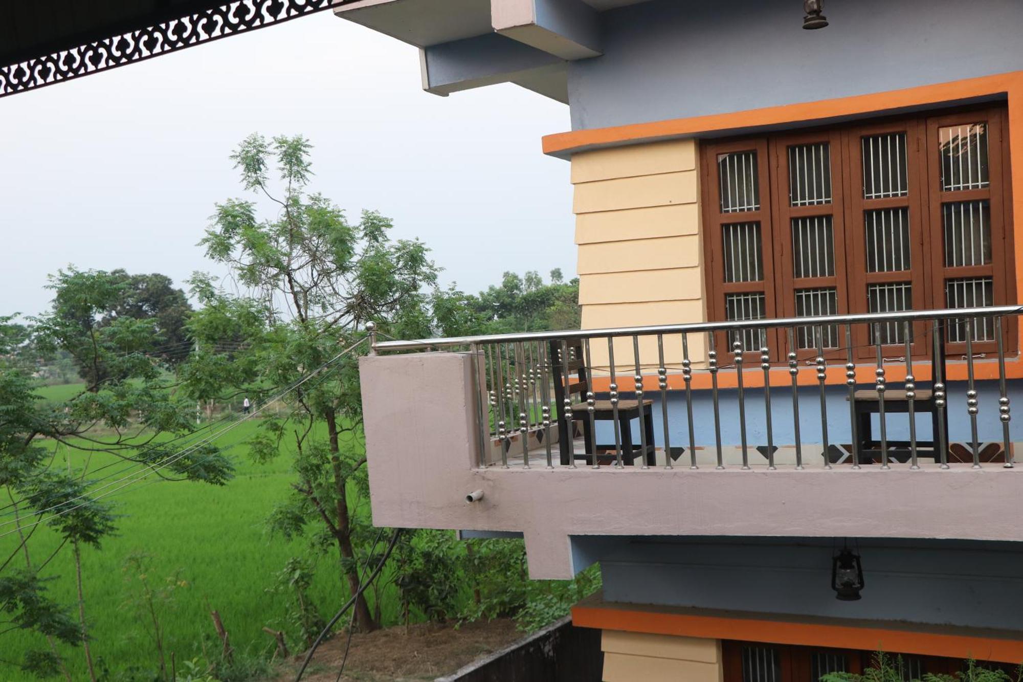 Hotel Flycatcher Chitwan- A Jungle Safari Home Sauraha Exterior photo